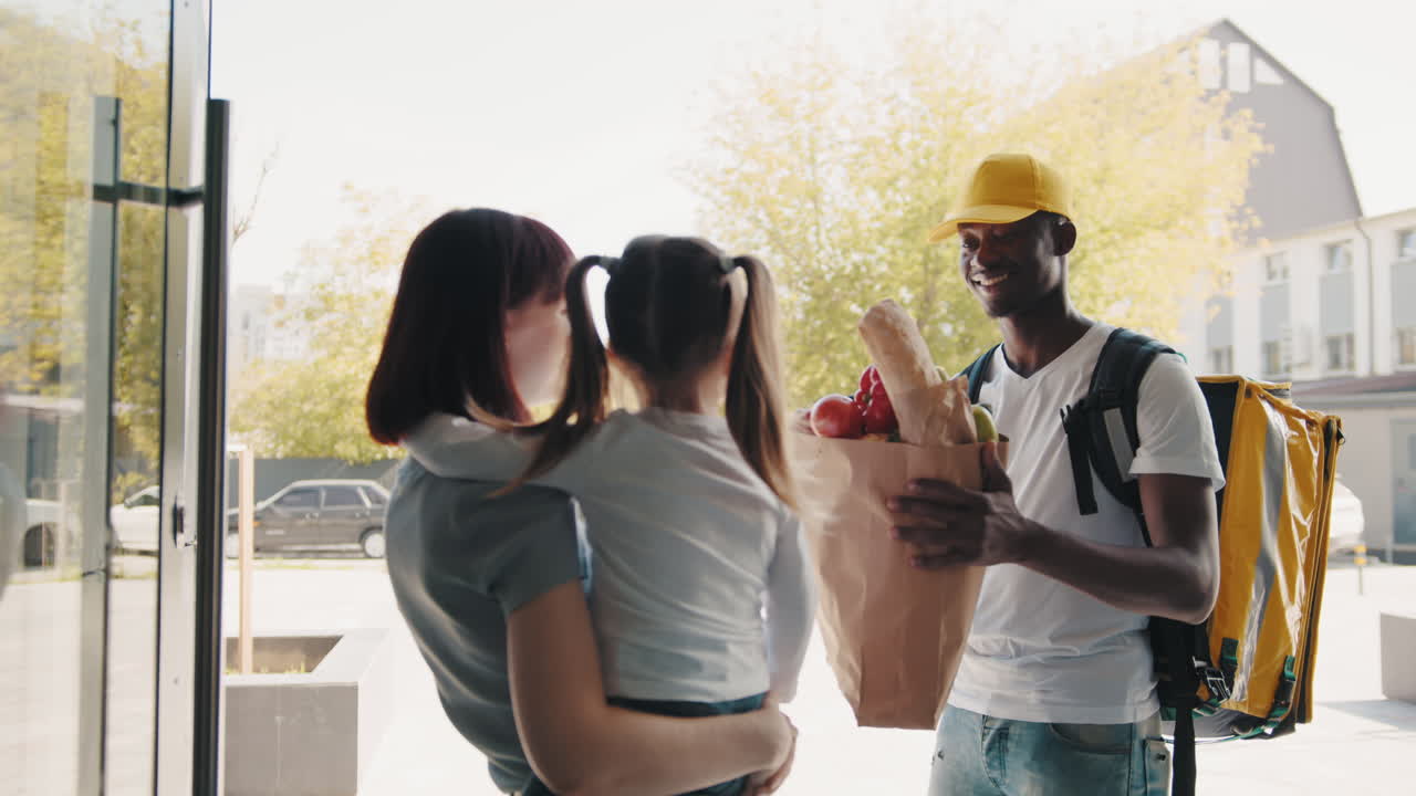 entrega de alimentos en el hogar