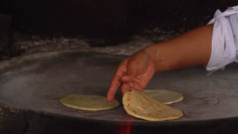 Making-tortillas-in-comal.-Making-corn-tortillas