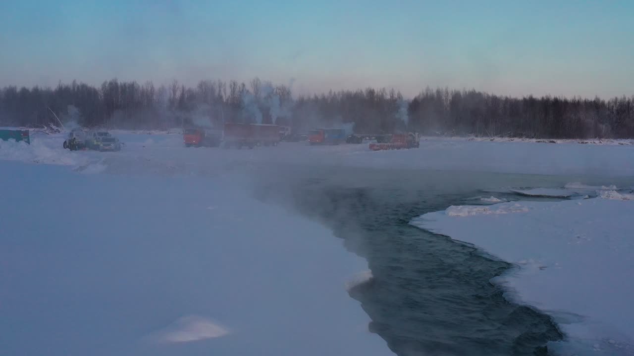 специальное оборудование на парковке в тундре