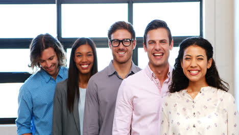 Portrait-of-businesspeople-standing-and-smiling