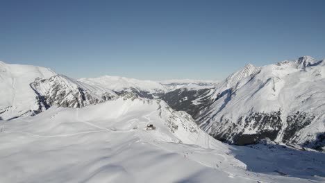 Skiing-on-Hintertux-glacier-in-Mayrhofen-Austrian-Alps