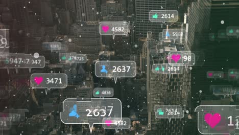 múltiples burbujas de discurso con iconos de redes sociales y números crecientes contra el paisaje urbano