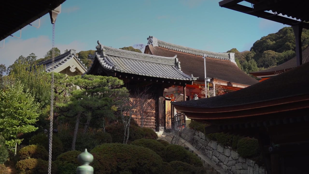 Porta Jishu Jinja del Tempio Kiyomizu di Kyoto (Giappone).