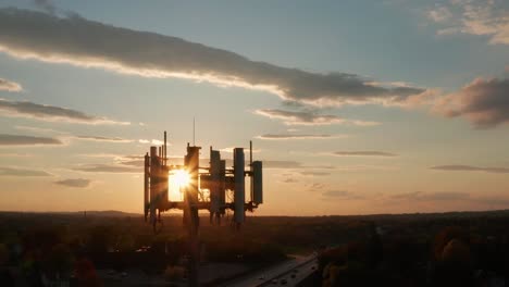 Tecnología-De-Telefonía-Celular-Aérea-5g,-Torre-4g-Al-Amanecer,-Atardecer