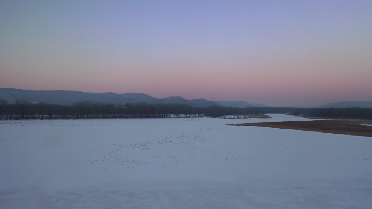 해가 뜨고 해가 지면 얼어붙은 강