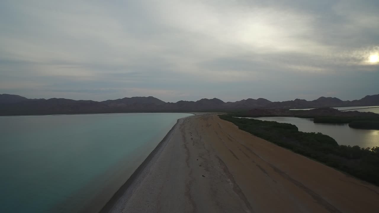 산호세 섬에 있는 큰 해변의 공중 촬영