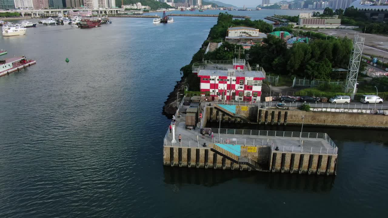 이전 카이 타이 공항 소방서 및 주변 베이 스카이라인, 조감도