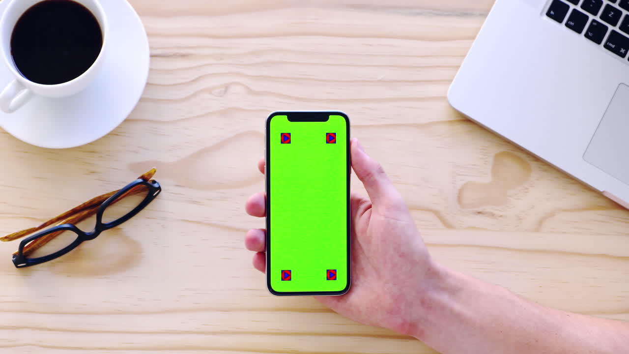 tomas el teléfono inteligente y haces las cosas