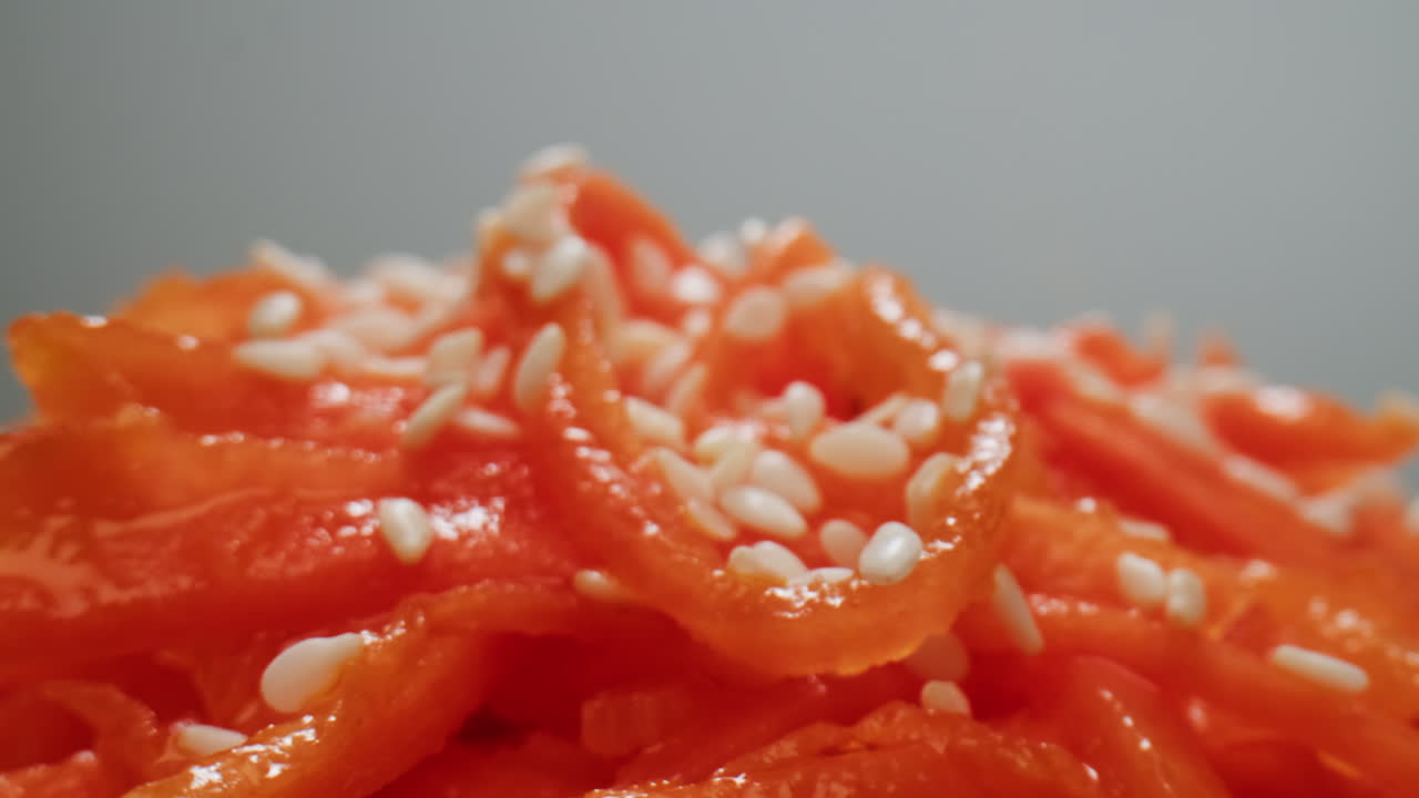 발효 된 마리네이트 당근 러드, 한국 스타일의 개진 당근, 마늘, 식물성 기름 및 향신료