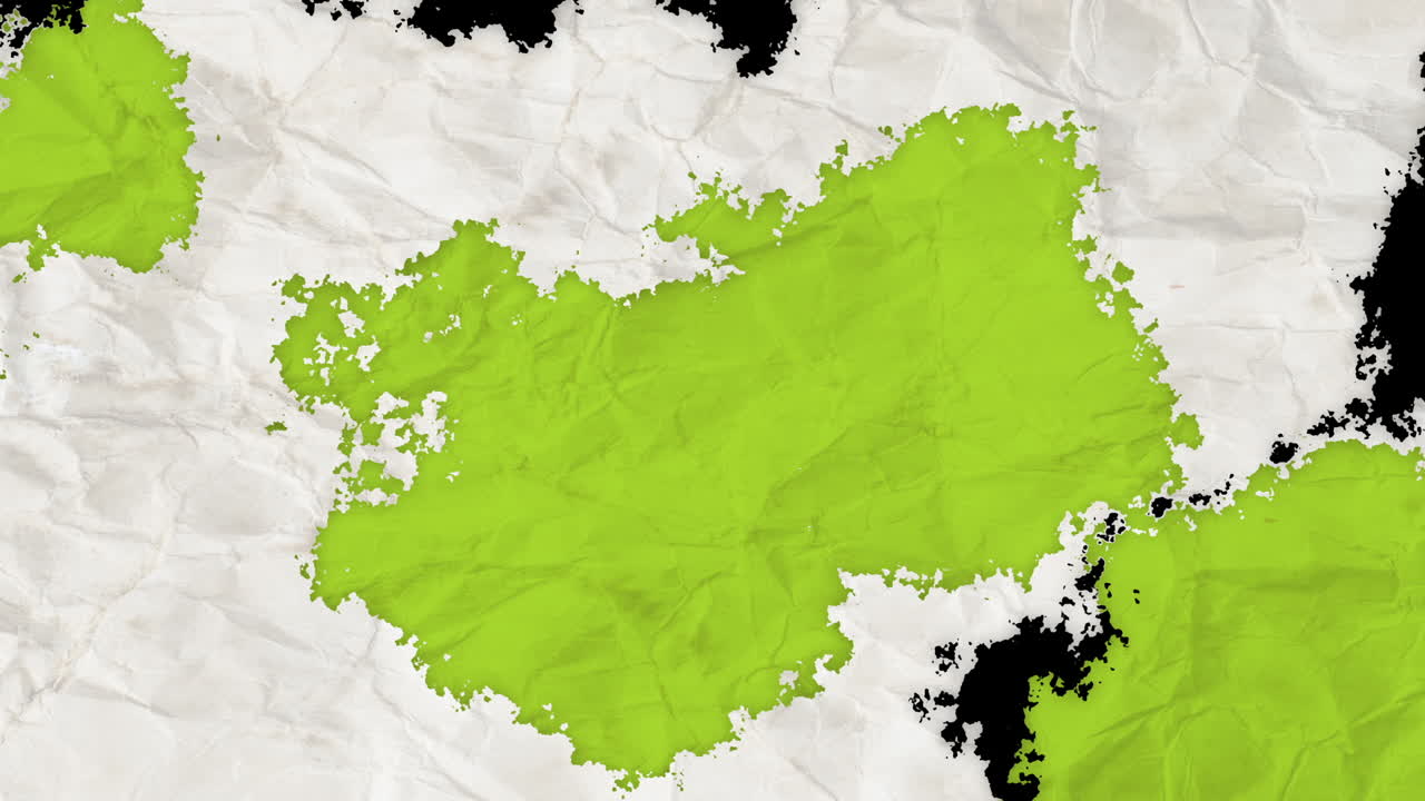 Transizione dinamica con carta stropicciata e rivelazione di vernice verde