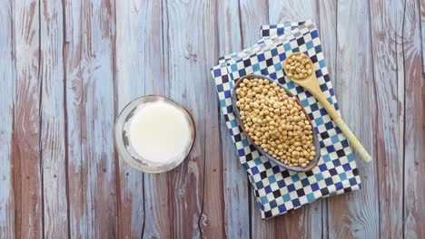 soy milk and soybeans