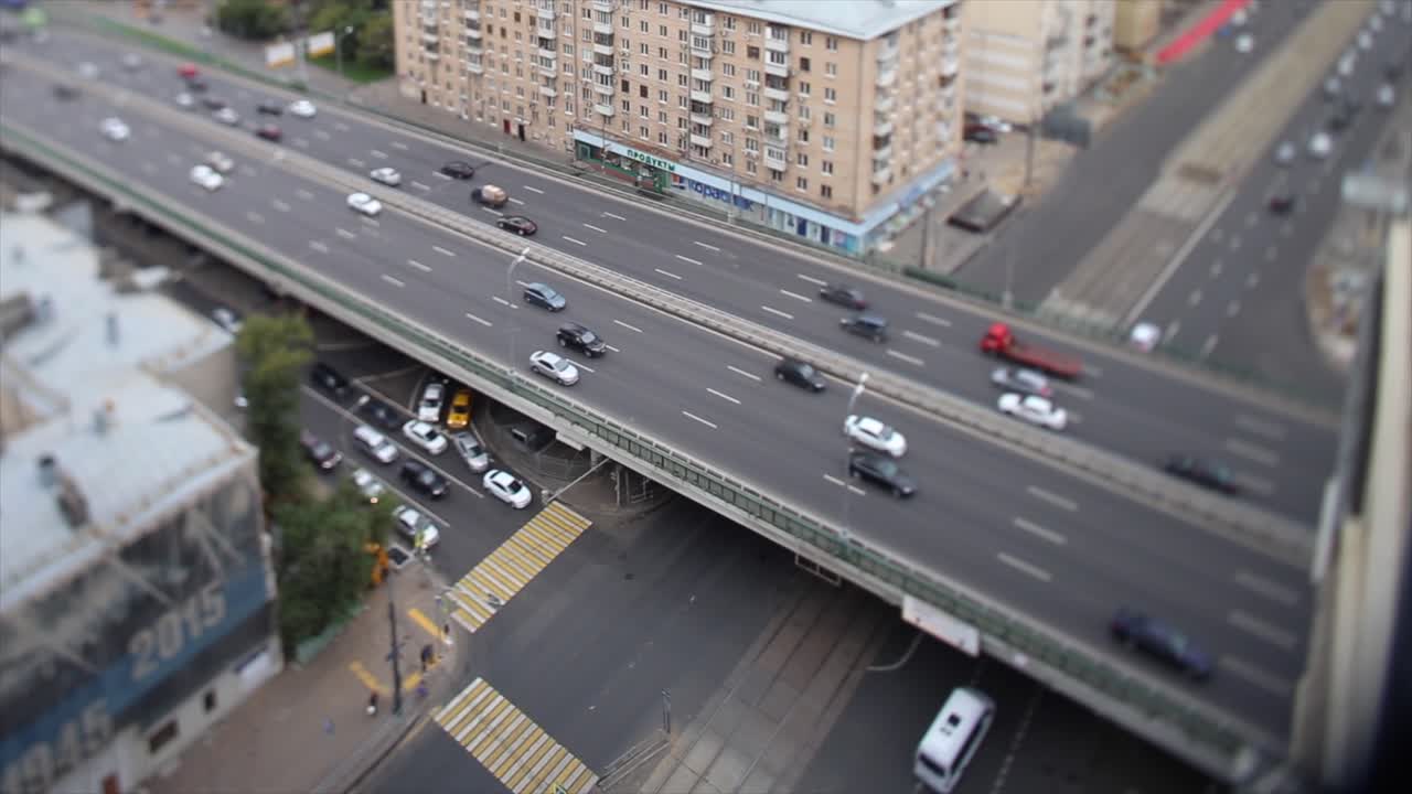 도시 고속도로 의 높은 각도 광경