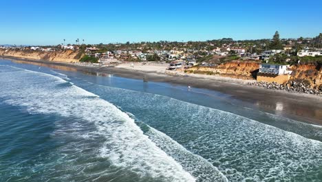 Hermoso-Paisaje-De-Mar-Y-Ciudad