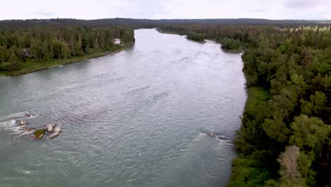 río kenai cerca de soldotna, alaska desde el aire