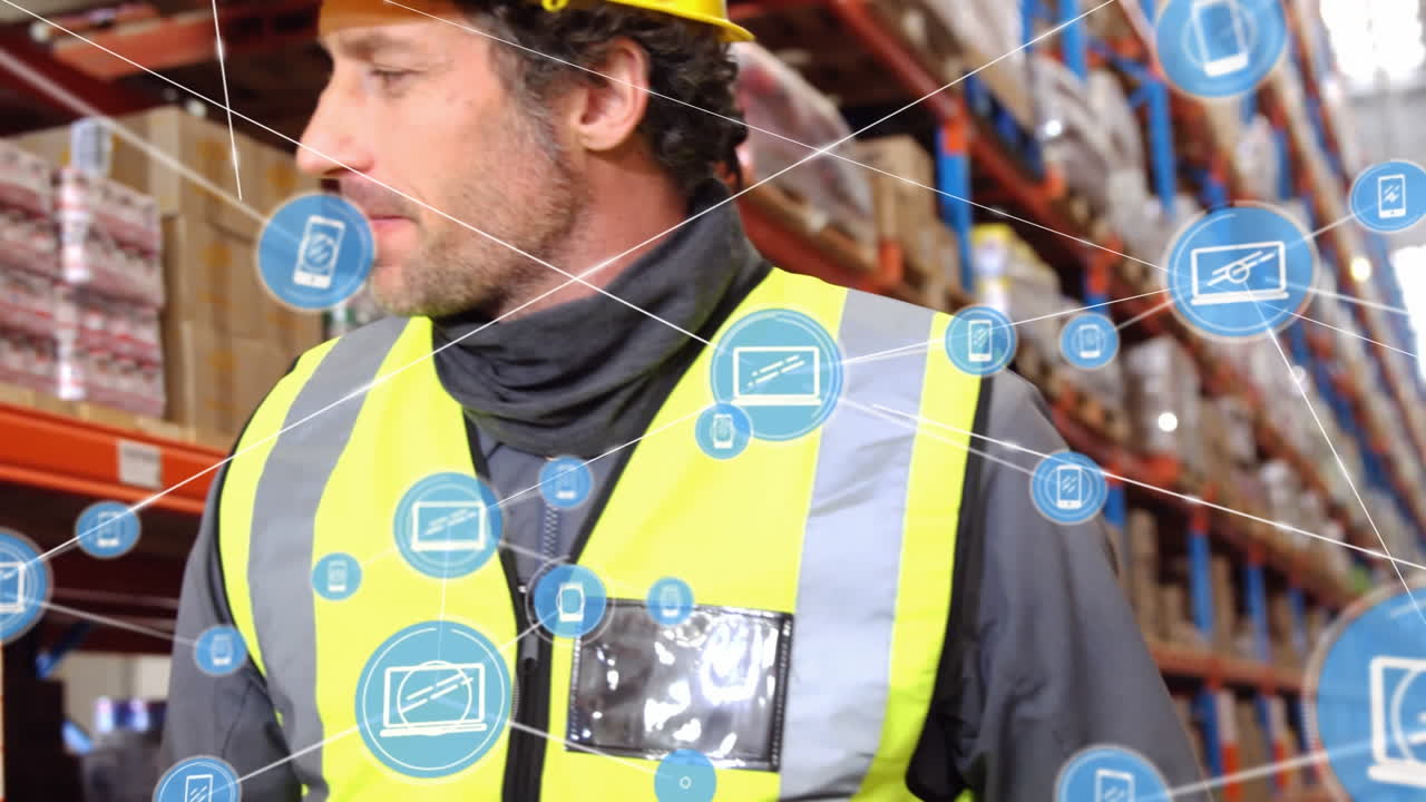 창고에서 일하는 백인 남성 위의 아이콘과 연결 네트워크의 애니메이션