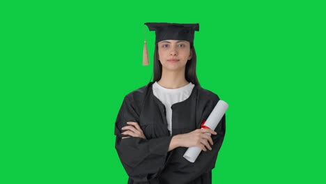 retrato de una chica india graduada en la universidad pantalla verde