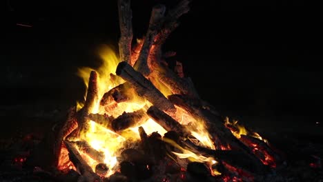 bright night campfire with glowing logs and rising flames, perfect for background ambiance, survival scenes or rustic storytelling visuals.