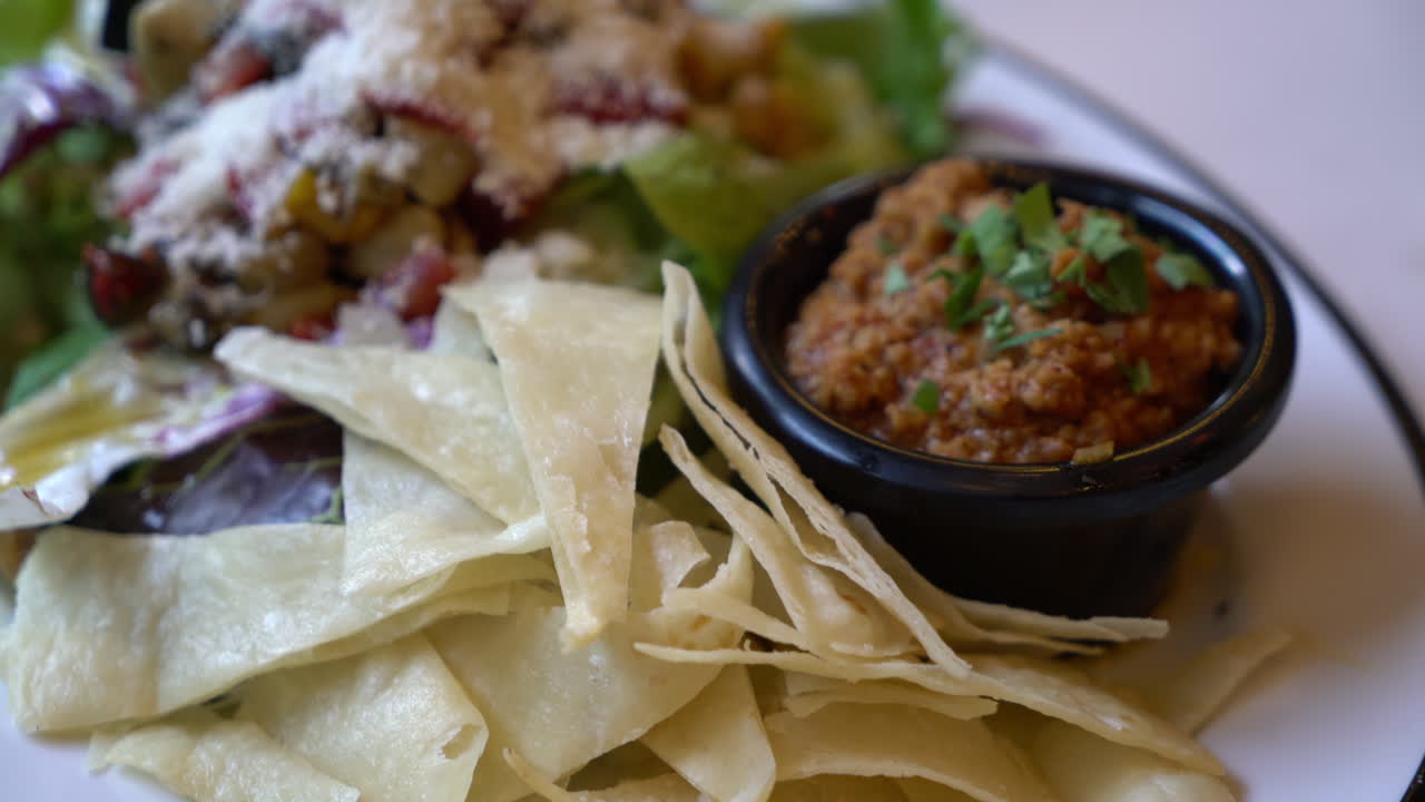ensalada de tacos mexicanos con queso