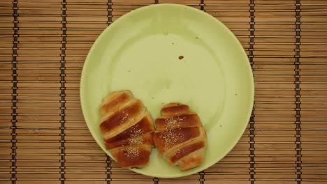 croisants on green plate - stop motion