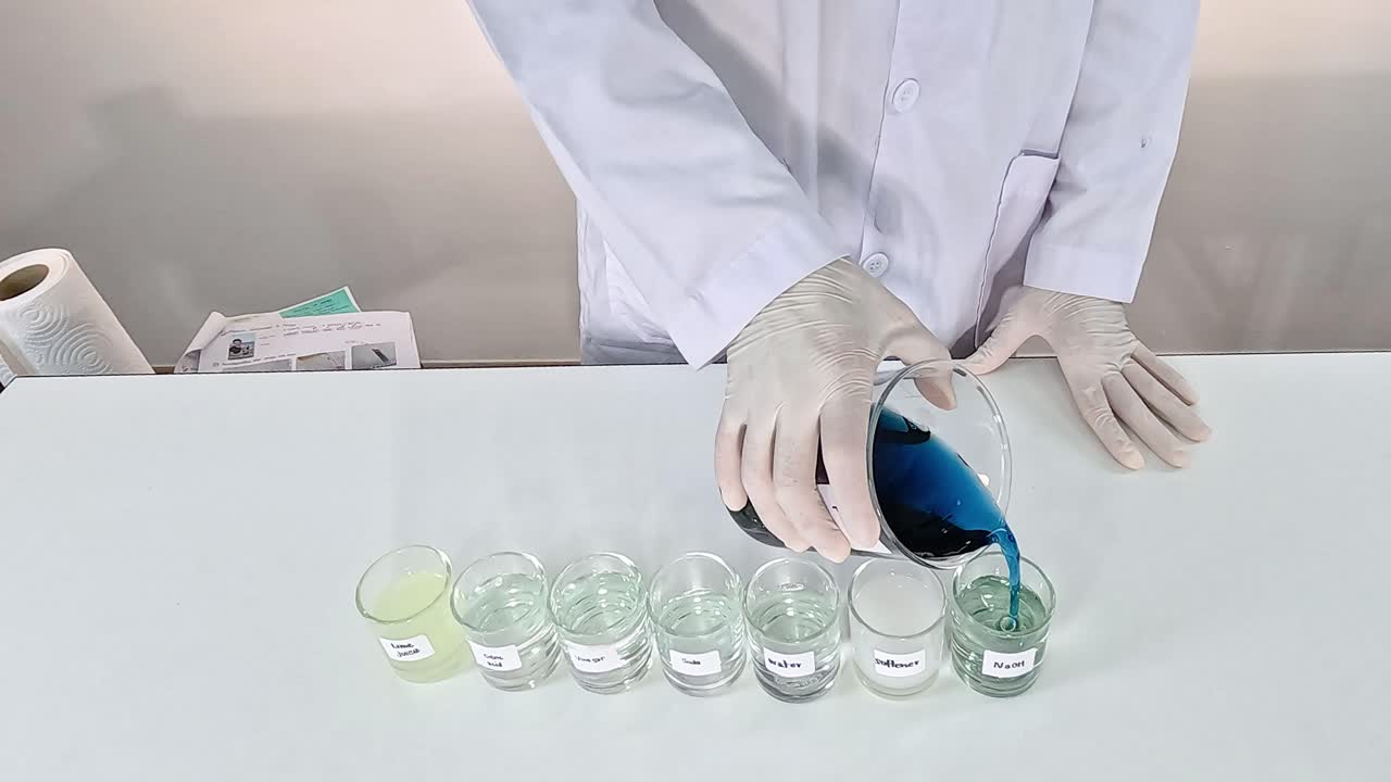 observando el cambio de color con la flor de guisante mariposa