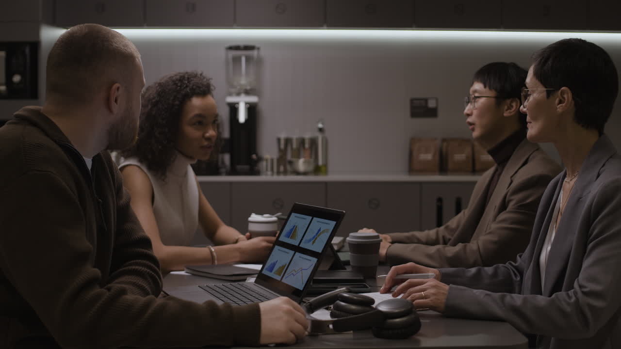 reunión de equipo de negocios en una oficina moderna