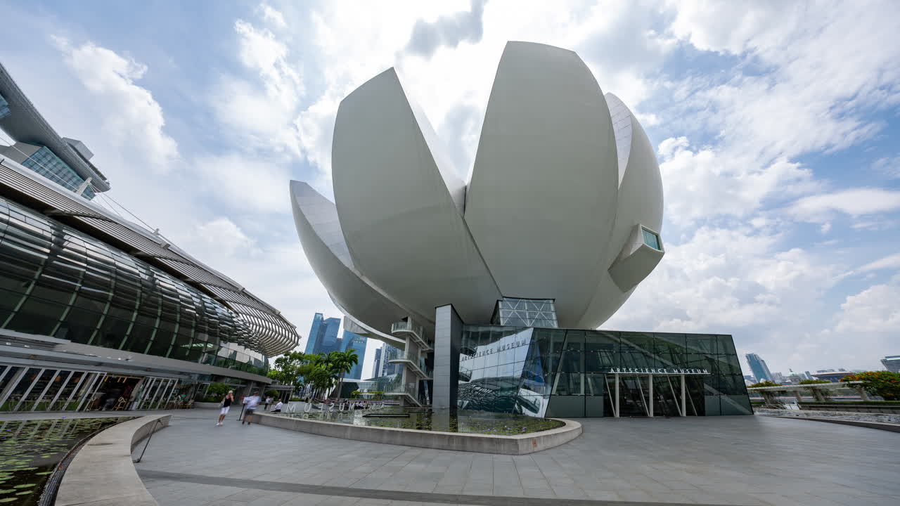 SINGAPORE - 5 MARCH 2025 : timelapse of the singapore marina bay skyline