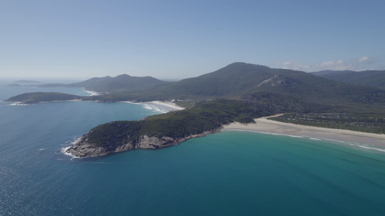 paisaje marino turquesa y cabos en el parque nacional del promontorio de wilsons en australia - panorámica aérea
