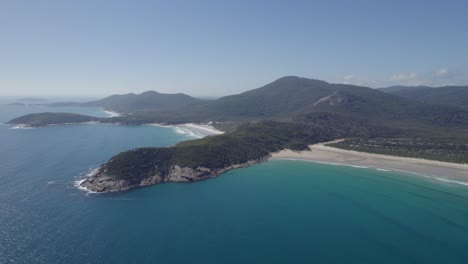 Paisaje-Marino-Turquesa-Y-Promontorios-En-El-Parque-Nacional-De-Wilsons-Promontory-En-Australia---Panorámica-Aérea