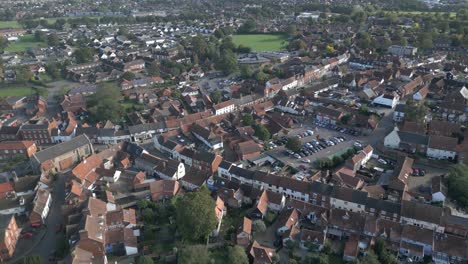 Vista-Aérea-De-La-Ciudad-Comercial-De-Wymondham-Y-La-Parroquia-Civil-En-El-Sur-De-Norfolk,-Inglaterra