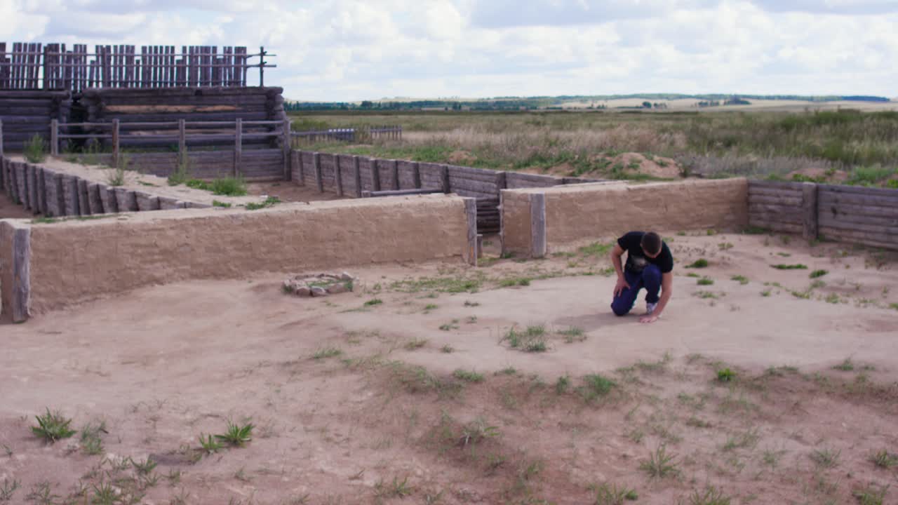 exploración arqueológica en un sitio antiguo