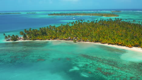 Panorama-Der-Insel-San-Blas-Und-Des-Kristallklaren-Blauen-Meeres-In-Panama