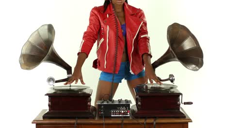 mujer baila dj 68