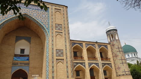 Exterior-of-Kukeldash-Madrasah,-Ancient-Landmark-of-Tashkent-City,-Uzbekistan
