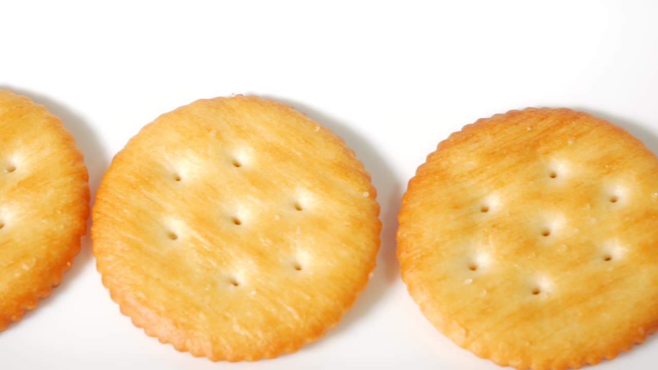 Round cracker