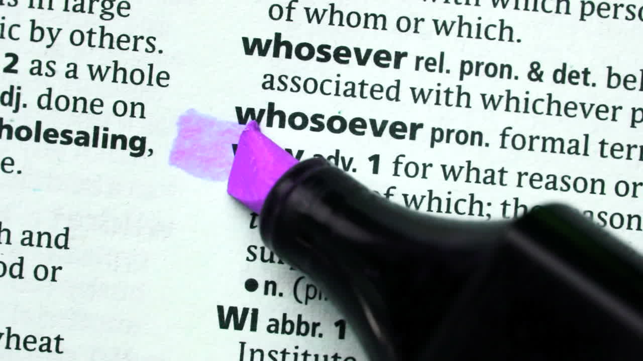 왜 보라색으로 강조되었습니까?