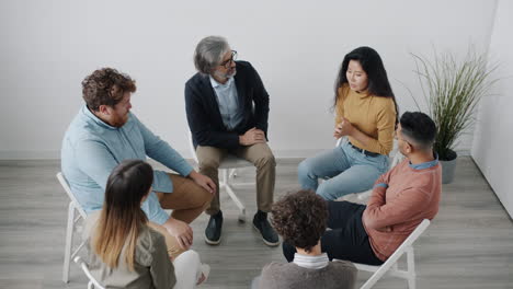 sesión de terapia en grupo