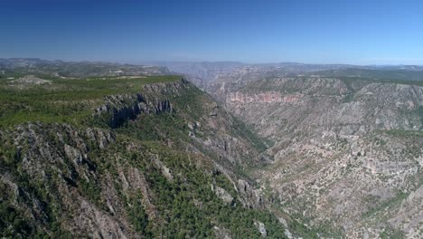 Aerial-drone-shot-of-the-Tararecua-Canyon-in-the-Copper-Canyon-Region,-Chihuahua,-Mexico