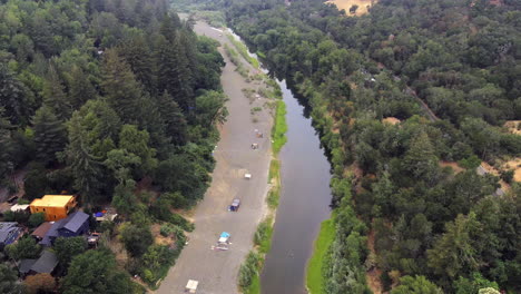 Ascending-On-The-Russian-River-In-Del-Rio-Woods-Regional-Park-Near-Fitch-Mountain-In-Healdsburg,-California