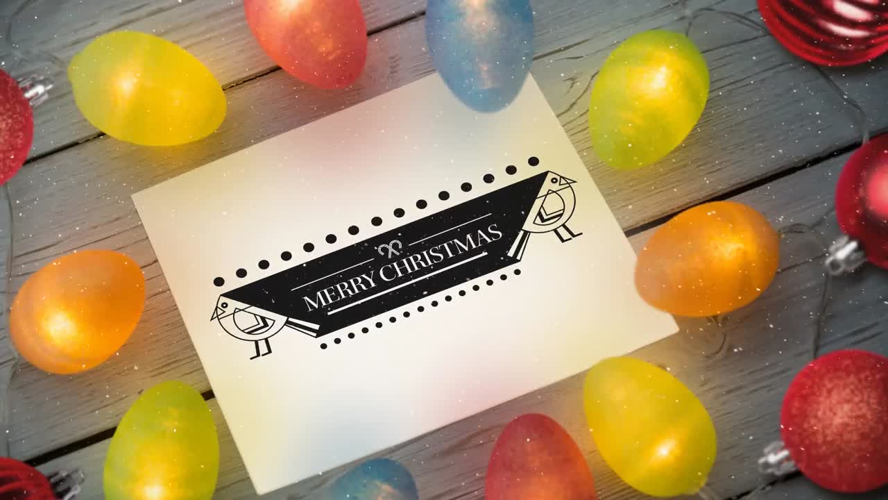 나무에 떨어지는 눈과 메리 크리스마스 텍스트 노트와 가 ⁇ 운 장식