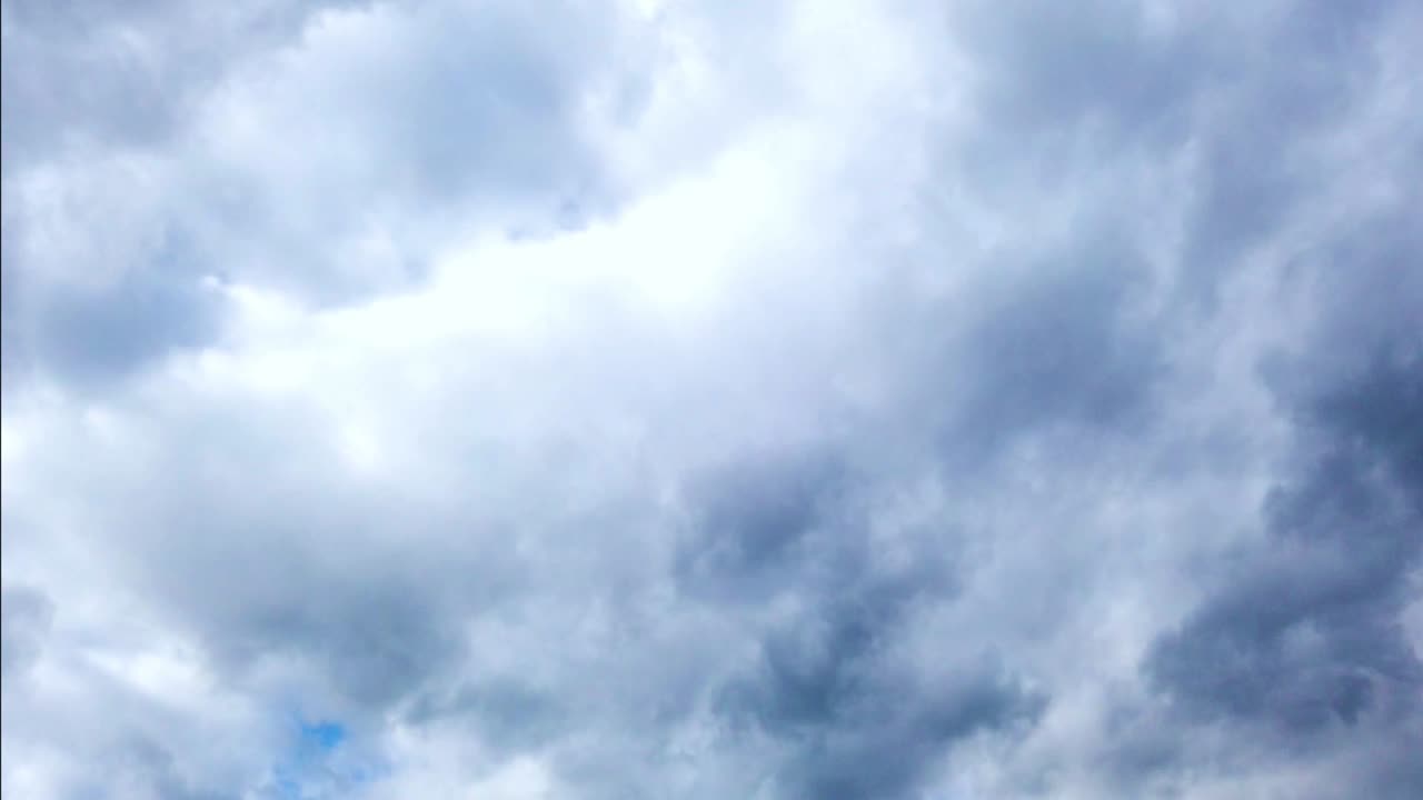 밝고 부드러운 구름 시간 경과와 아름다운 하늘