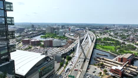 Drone-shot-of-traffic-passing-over-the-Bunker-Hill-Memorial-Bridge-in-Boston,-Massachusetts