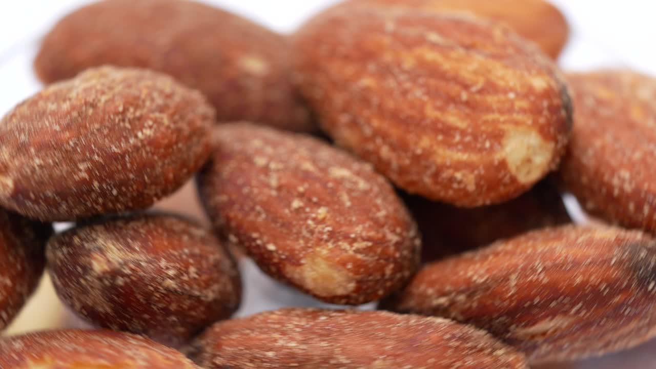 바탕에 아몬드 회전