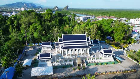 serene-traditional-thai-temple-complex,-tropical-landscape