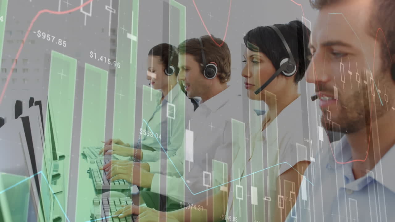 animación del procesamiento de datos financieros sobre personas de negocios que usan auriculares