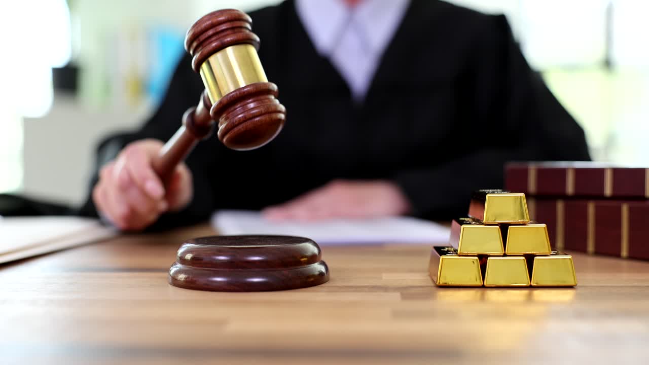 Mineração de ouro e decisão de problemas legais em tribunal