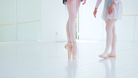 Profesora-De-Ballet,-Equilibrio-Y-Coaching-En-Danza