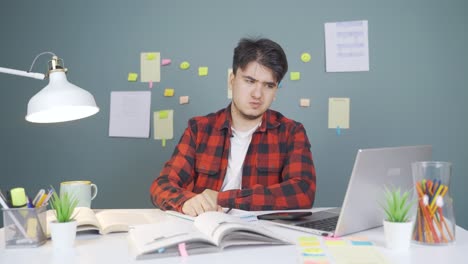estudiante masculino estresado y nervioso.