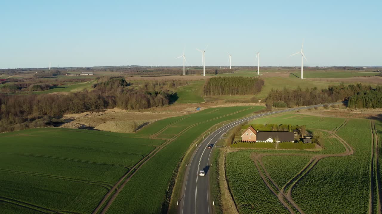 골프장 드론 영상의 푸른 잔디와 숲
