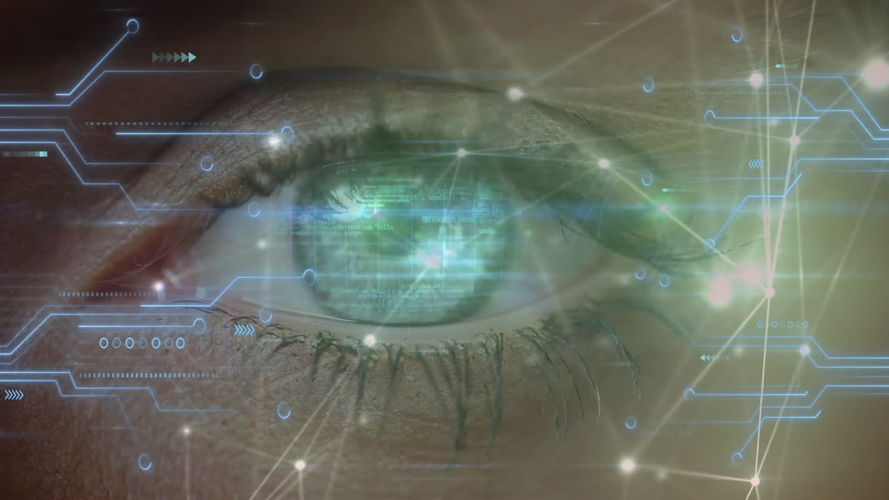 animación de las conexiones del microprocesador y la red de conexiones contra el primer plano del ojo femenino
