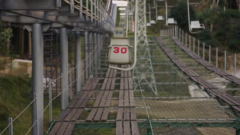 Teleférico-Telesilla-Hasta-La-Cima-De-La-Montaña-En-Amanohashidate,-Kyoto-Japón